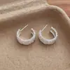 Pendientes curvos en forma de C para mujer, estilo simple y cool, elegantes y de alta gama, pendientes estilo ins, pendientes de personalidad de celebridad de nicho de internet, modernos