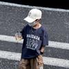 Camiseta de algodón de manga corta para niño, estilo nuevo de verano 2025, ropa para niños de tallas medianas y grandes, top de calle elegante y a la moda para niños, ropa de verano.