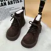 Populares botas Martin de suela gruesa para mujer, nuevo estilo invierno 2026, zapatos de algodón del noreste, que aumentan la altura, forrados de felpa, cálidos y hechos de gamuza, perfectos para clima nevado