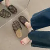 Estilo Minimalista Urbano Limpo e Nítido Para Ir ao Trabalho Temperamento de Alta Classe Chinelos 2026 Sapatos Femininos Mais Vendidos Vazado Moderno Moda Meio