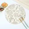 Novo Estilo Jogo Americano em PVC Dourado com Estampa de Rosa Estilo Ocidental para Uso em Hotel e Casa, Jogo Americano de Mesa de Jantar de Alta Qualidade com Isolamento Térmico, Jogo Americano à Prova d'Água e de Óleo Estilo Ins