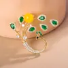 Broche con un Toque de Alta Gama, Broche Ligero de Lujo para Abrigo, Accesorio de Pecho Moderno y Versátil para Mujer, Incrustado con Circonita, Accesorio de Pin para Ropa