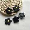 Corea del Sur nuevos aretes de moda ins de cerámica suave pétalos pequeños y frescos girasol flor pequeña accesorios aretes hechos a mano diy