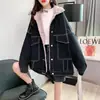 Jaqueta jeans grossa forrada com fleece para mulheres, estilo coreano moderno, corte solto, plus size, novo modelo outono e inverno 2021, cardigã versátil estilo boyfriend