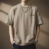 Camiseta de Manga Curta Lavada com Enzimas Estilo Retro Americano de Alta Qualidade para Homens no Verão Algodão Bordada com Letras Meia-Manga Solta para Homens
