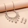 Conjunto de Duas Peças de Corrente para Clavícula Geométrica com Franjas Cravejada de Diamantes de Luxo Acessível Retrô Estiloso Europeu e Americano Nicho Elegante de Alta Qualidade para Mulheres