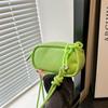 Bolso Femenino Simple de Moda 202 Nuevo Bolso Cruzado al Hombro para Mujer para Viajar Color Caramelo Pequeño Cuadrado para Viaje y Ocio