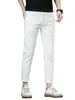 Jeans branco cropped para homens para primavera e verão, moderno, slim fit, de alta qualidade, versátil, com stretch, calça branca pura de 9 pontos