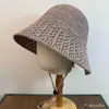 Chapéu de Sol Feminino de Palha Tecida com Aba Larga, Design Vazado Respirável, Tira à Prova de Vento, Efeito Emagrecimento Facial, Chapéu Liso Versátil
