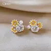 Pendientes de Botón Minimalistas de Flor de Circonita y Perla de Aguja Plateada, Pendientes Versátiles de Moda y Exquisitos con un Toque de Lujo Ligero y de Alta Gama