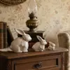 Figuras de Animais de Madeira Estilo Europeu Retro Transfronteiriças de uma Família de Três Coelhos para Jardim, Pátio, Varanda, Adereços de Exibição ao Ar Livre
