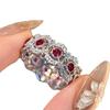 Anillo de Rubí de Encaje Calado de Lujo Ligero Francés Vintage con Diseño Nicho de Diamantes Elegante Moderno Versátil Anillo de Dedo