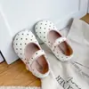 Sapatos Mary Jane de bolinhas estilo coreano para meninas, novo modelo outono 2026, com sola macia, antiderrapantes, sapatos de couro de princesa para crianças