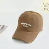 Gorra de Béisbol Bordada con Letra Unisex, Versátil, Adelgazante del Rostro, Protección Solar para Cuatro Estaciones, Sombrero para Exteriores a Prueba de Viento