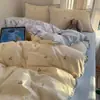 Conjunto de Roupa de Cama Floral Bordada Fresca e Simples de Quatro Peças, Lençol de Algodão Lavado, Conjunto de Roupa de Cama para Quarto Principal Estilo Ins de Três Peças