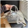 Bolsa Pequena Elegante de Alta Qualidade para Mulheres 2025 Nova Tendência Versátil Bolsa Transversal Fashionable Casual Bolsa de Mão Bolsa Bowling