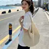 Bolso de Hombro Tejido Hueco de Verano para Mujer 2025 Nuevo Estilo Bolso de Punto con Flor de Hilo Gran Capacidad Bolso Tote