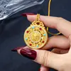 Collar de Estilo Étnico Vintage Gota de Aceite Amarillo Dios de la Riqueza Colgante de Brújula de los Ocho Tesoros Antiguos Oro de Arena Vietnamita Joyería Duradera