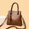Bolso de mano moderno para mujer, un bolso de hombro o bandolera sofisticado y elegante, cuero suave de moda, estilo vintage, perfecto para madres de mediana edad