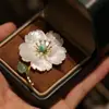 Fábrica Dilixue seleciona rigorosamente broche flor de concha de água do mar de alta qualidade corsage de pedra Imperador retrô presente para o festival 38