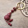 Colgante Llavero de Cinabrio de Alto Contenido Loto de Cinabrio Pixiu Llavero Arena Dorada Morada Colgante para Cadena de Bolso de Teléfono Móvil de Buena Suerte