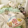 Novo Conjunto de Quatro Peças Bordado Chenille Algodão Lavado Nuvem Super Macio Capa de Edredom Macia Amiga da Pele Conjunto de Três Peças para Dormitório Estudantil Venda por Atacado