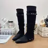 Botas retro de tacón grueso con punta afilada y remaches para mujer, estilo dulce y fresco, con hebilla de cinturón de moda adelgazante, botas de caballero elegantes, botas largas