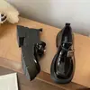 Mocasines negros para mujer con suela gruesa, estilo slip-on, novedad otoño 2026 estilo JK francés y japonés, adecuados para combinar con faldas, zapatos de cuero que aumentan la altura