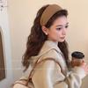 Diadema con pinza para el pelo de rayas de estilo retro de Corea del Sur, accesorios para el cabello de alta calidad con forma de cráneo, banda para el cabello antideslizante de ala ancha.