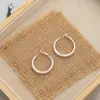 Brincos de Argola de Metal Escovado Prateado para Mulheres, Emagrecimento Facial, Estilo Minimalista, Design de Nicho, Brincos de Argola com Pino de Prata