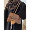 Bolso vintage para mujer, gran capacidad, nuevo otoño e invierno 2024, informal, combinable, de alta gama, bolso de trabajo de un solo hombro para mujer.