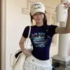 Camiseta feminina de manga curta com estampa de desenho animado, ombro normal, slim fit de verão, acinturada para baixinhas, top curto estilo americano hot girl 26034