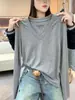 Camiseta de manga larga con cuello en V de algodón de bambú para mujer, tendencia INS, estilo fino de principios de otoño, para usar en capas o sola, top versátil de color liso, capa base