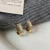 Popular Hebilla de Oreja de Circonita Transfronteriza Chapada en Cobre Oro Real Gama Alta Lujo Ligero Simple Nicho Pendientes Hebilla de Oreja de Gama Alta para Mujer