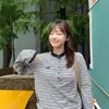 Camiseta Listrada de Manga Longa com Gola Henley Cinza Retrô da Moda para Mulheres, Top Emagrecedor de Outono Vintage Solto Estilo Preguiçoso