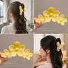 Procesamiento PersonalizadoPinza para el Cabello de Plumeria Estilo Resort con Color Degradado, Aspecto de Alta Gama, Pasador Dulce, Accesorio para el Cabello