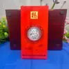 Moneda de Plata Pura 999 para Nochevieja 2026 Sobre Rojo Creativo Año del Caballo Sobre Rojo Banco de la Empresa Regalo