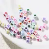 6*6mm Abalorios Acrílicos de Agujero Grande Cuentas Sueltas Coloridos Goteo de Aceite Letras Inglesas Cuentas Cuadradas Material para Manualidades con Cuentas