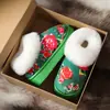 Pantuflas de algodón floral del noreste para mujer, pantuflas de invierno modernas de felpa con suela gruesa antideslizante para el hogar de punta cerrada, pantuflas cálidas para parejas, pantuflas para hombre