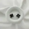 Pendientes Clásicos de Trébol de Cuatro Hojas, Elegantes y Sencillos, Pendientes Versátiles de Nicho, Lujo Ligero, Pendientes Retro de Alta Gama al por Mayor