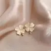 Brincos de Flor de Pérola Coreanos para Mulheres, Brincos de Luxo Leve e de Alta Qualidade, Estilo Novo, Moda de Nicho, Brincos Versáteis Venda por Atacado