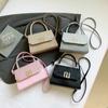 Bolsa de Mão Versátil Transfronteiriça, Nova Bolsa Transversal Simples e Elegante 2025 Estilo Coreano, Bolsa de Ombro Exquisita, Bolsa Feminina