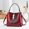 Nova Bolsa de Mão Francesa Elegante Padrão Crocodilo 2026 com Fecho de Trava, Bolsa Saco para o Dia a Dia, Bolsa de Ombro e Transversal Versátil da Moda