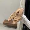 Sandálias de Cunha Quadradas Estilo Hong Kong de Temperamento de Alto Valor para Mulheres Verão Exterior Retrô Versátil Chinelos Sandálias da Moda