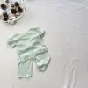 Conjunto Coreano Ins de Verano Unisex para Bebé de Color Sólido Calado Transpirable con Volantes de Manga Corta Elástico Cómodo para Estar en Casa