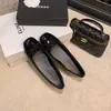 Nuevo modelo de primavera, aumento interno de altura de 4.5 cm, zapatos planos de ballet súper suaves con punta cuadrada y lazo para mujer, con un toque de alta gama