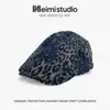 Nuevo gorro de visera con estampado de leopardo vintage para mujer de principios de otoño de 2026, gorra de pintor de mezclilla ajustable y moderna, venta al por mayor