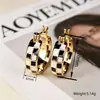 Pendientes Yanbai Estilo Coreano de Moda Lujo Ligero Diseño Tablero de Ajedrez Círculo Goteo de Aceite Negros y Blancos para Mujer, Elegantes y con Estilo Clips para Orejas