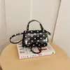 Otoño 2026 Nuevo Bolso Cuadrado Pequeño de Lunares para Mujer Fresco Gran Capacidad Bolso de Hombro de Mano Moda Bolso Pequeño Venta al por Mayor Bolso de Mujer