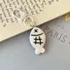 Llavero de gato y pez en blanco y negro, lindo colgante de animal pequeño de acrílico, accesorio de dibujos animados para mochila de estudiante, decoración de bolso